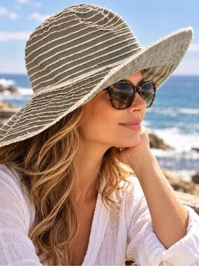 Royal Resortwear Foldable Women's Sun Hat